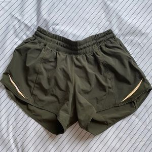 Lululemon Hotty Hot Low-Rise Lined Short 4"